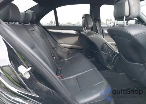 2009 Mercedes-Benz C 300 Luxury 4Matic/Sport 4Matic z USA, uszkodzony, nr VIN WDDGF81X79F281964